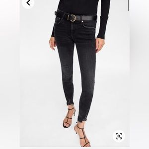 Zara mid waist skinny  jeans in rostov black. Size 4